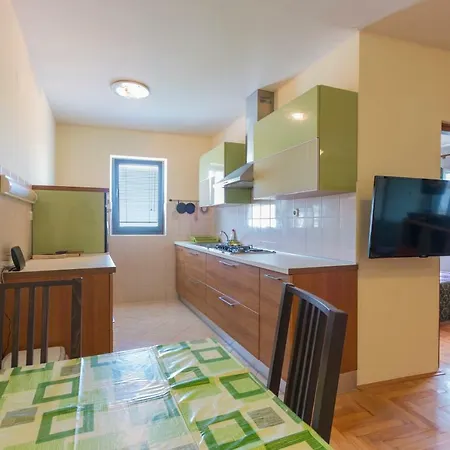 Apartment Yolanda *